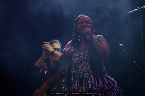 20260725 - Bellinzona Blues 2026, Night 2, Justina Lee Brown / Justina Lee Brown, vocals; Lou Cruz, bass; Andi Allenbach, guitar; David Stauffacher, percussion; Sam Schwalm, drums; Cesar Correa, piano - Piazza del Governo, Bellinzona, Switzerland