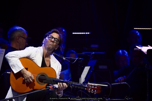 20250710 - Estivaljazz 2025, Night 1 / Al Di Meola with Orchestra della Svizzera italiana; Al Di Meola, guitar; Peo Alfonsi, guitar; Sergio Martinez, perc.; Fabrizio Festa, conductor - P.za della Riforma, Lugano, Switzerland