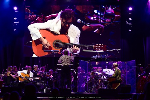 20250710 - Estivaljazz 2025, Night 1 / Al Di Meola with Orchestra della Svizzera italiana; Al Di Meola, guitar; Peo Alfonsi, guitar; Sergio Martinez, perc.; Fabrizio Festa, conductor - P.za della Riforma, Lugano, Switzerland