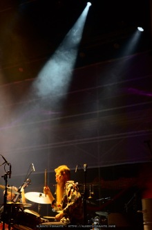 20260314 - 27o Festival di cultura e musica jazz, So What?!, Night 3, Tilo Weber Quartet / Laure Boer, voce, elettronica, noise; Mathilde Vendramin violoncello; Lucas Leidinger, clavicembalo, synthesizer; Tilo Weber, batteria, contrabbasso - Cinema Teatro Chiasso (Switzerland)