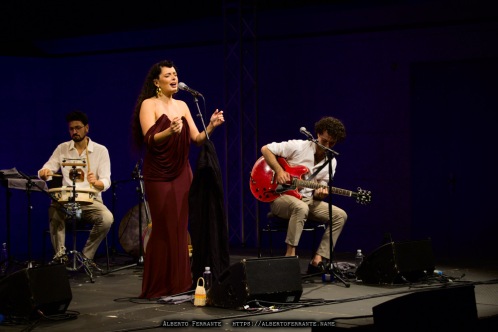 LAC en plein air 2026, Suonno d’Ajere, Napoli World / Irene Scarpato, voce; Marcello Smigliante Gentile, mandolino, mandola, mandoloncello; Gian Marco Libeccio, chitarra classica, acustica ed elettrica; Antonino Anastasia, percussioni - LAC, Lugano, Switzerland