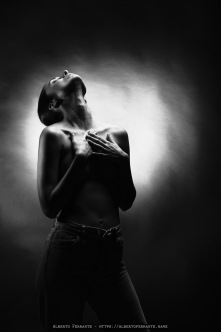 Vallie, Studio
