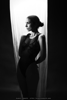 Vallie, Studio